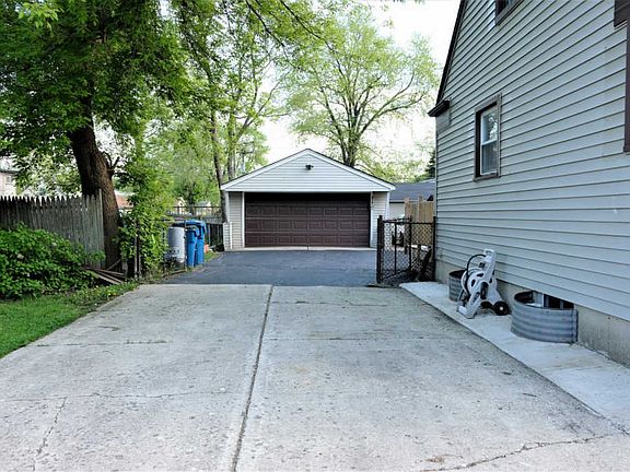 2nd image of 141 E Grand Ave