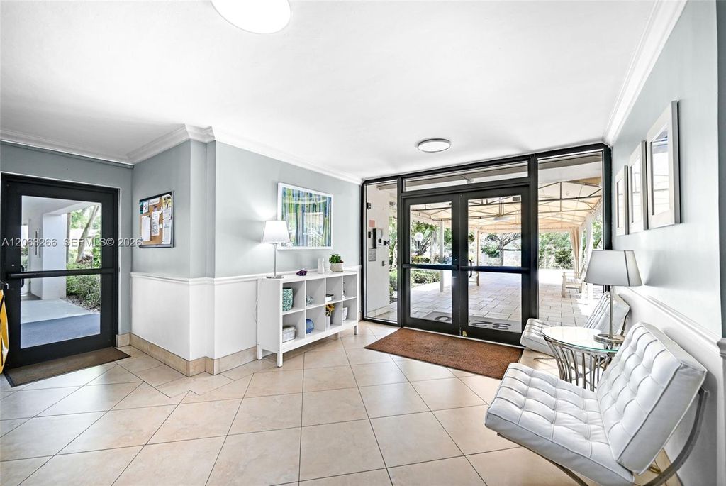 3200 N Palm Aire Dr APT 610, photo 3
