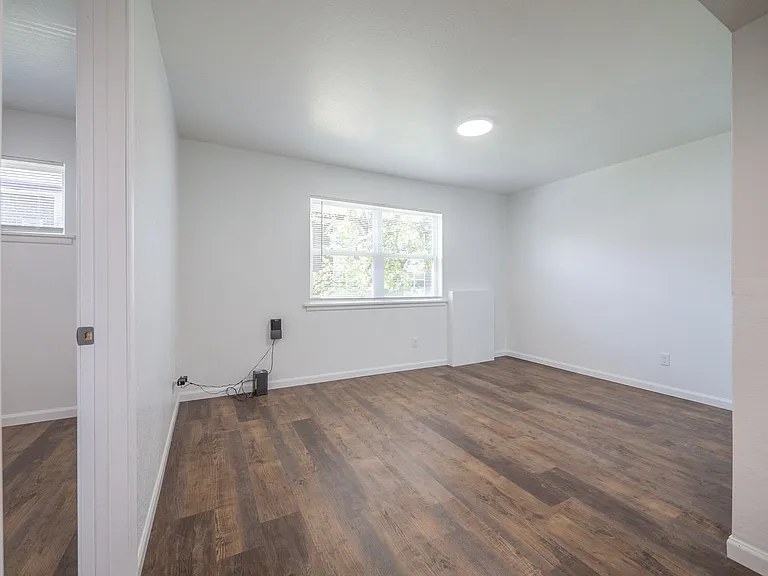 Campus View Apartments — Photo 32