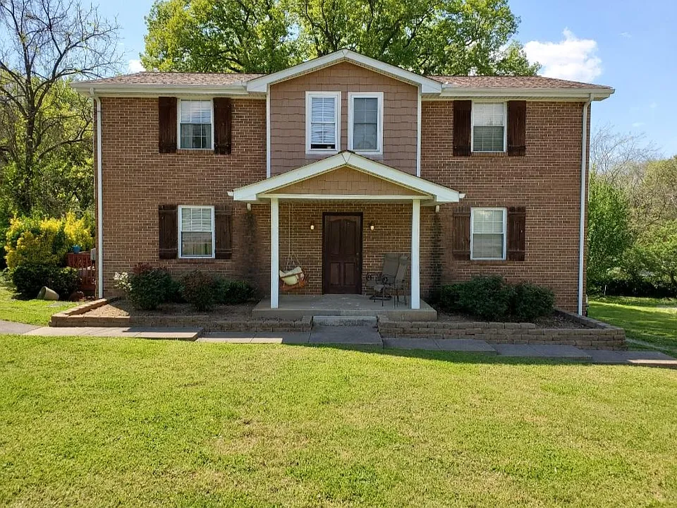 5121 Amalie Dr
