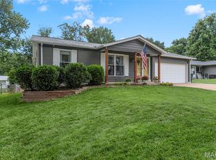 17 Debbie Dr, Saint Peters, MO 63376