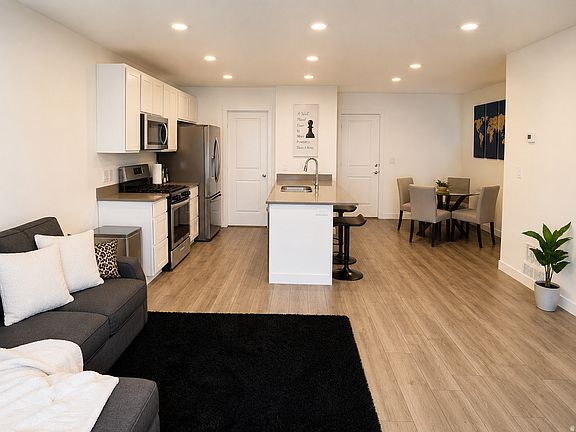 2nd image of 943 Jack Dr #2201