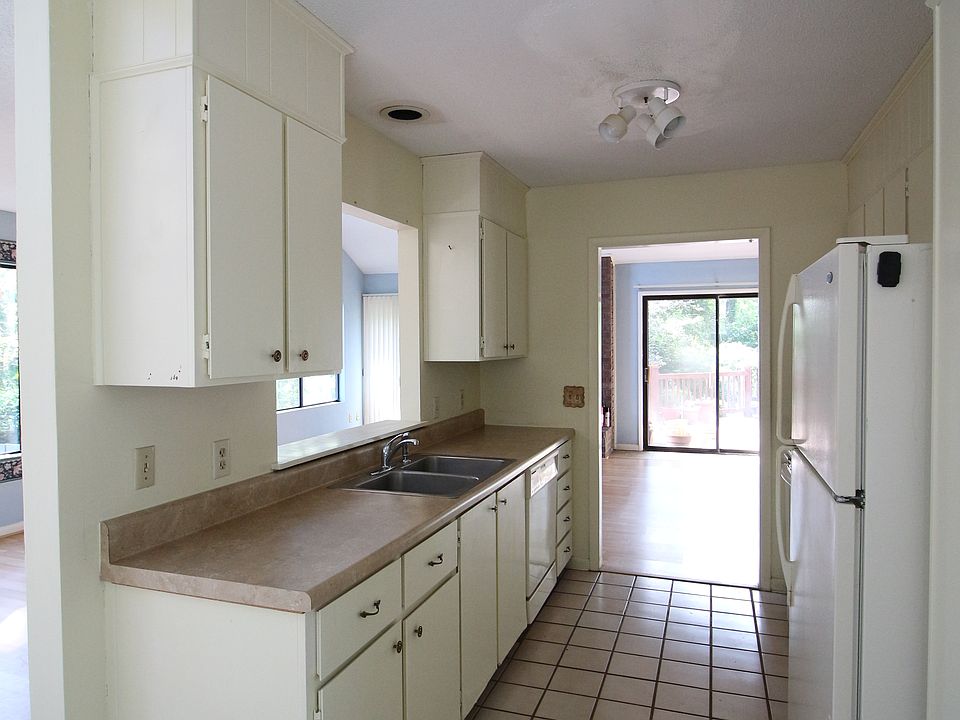 1st image of 11 Fawn Ln
