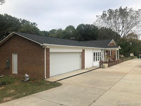 2nd image of 609 Greenbriar Dr