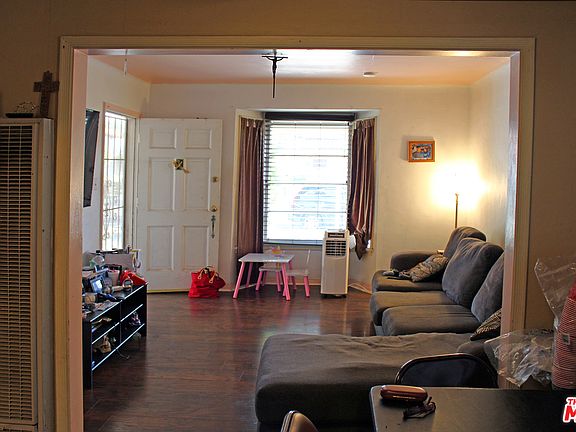 2nd image of 1639 S Carmelina Ave