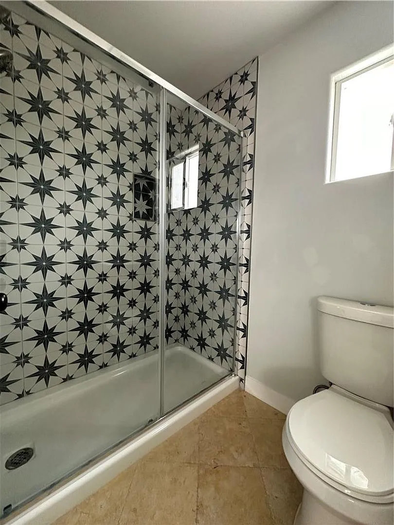Move-In Ready Rental Utilities Included — Photo 2