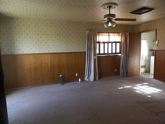 3rd image of 904 S Plains Park Dr
