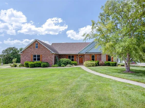 303 Chapelwood Ct, Belleville, IL 62220
