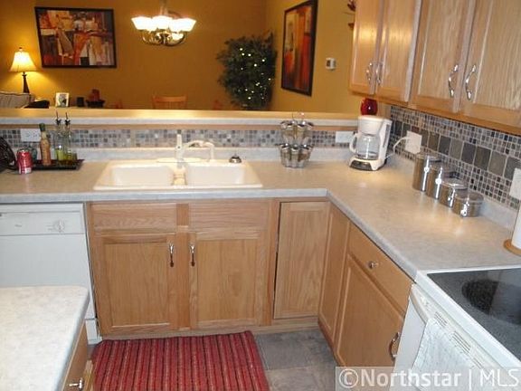 5th image of 375 Frederick Cir