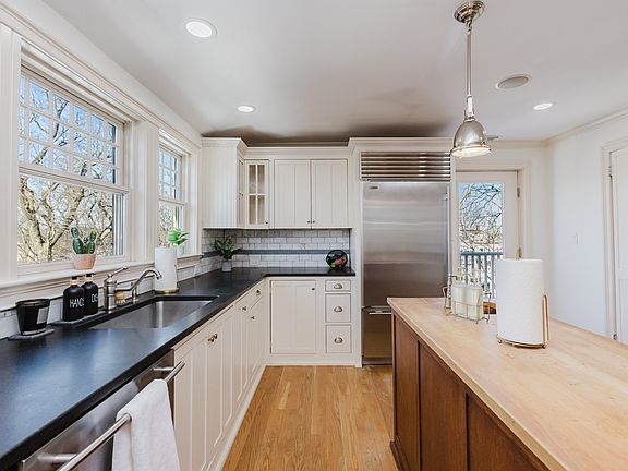 5th image of 159 Washington St #4