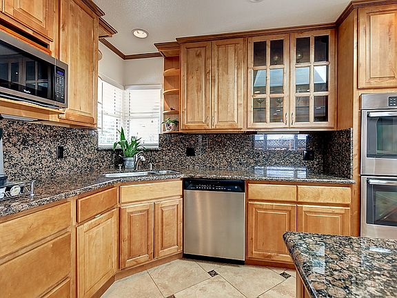 4th image of 1363 Stockbridge Dr