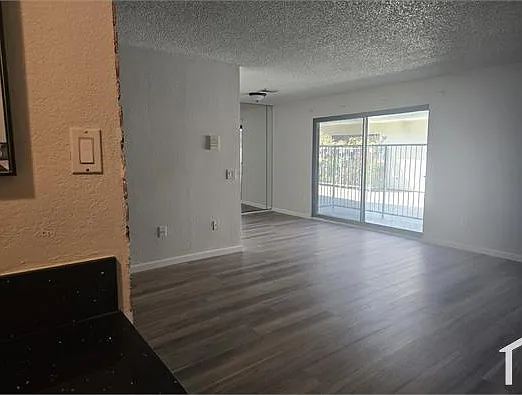 9047 Langdon Ave #15 — Photo 24