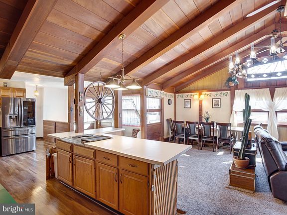 3rd image of 340 Clubhouse Dr