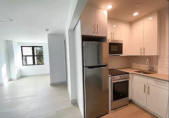 2nd image of 288 Hawthorne St #2B