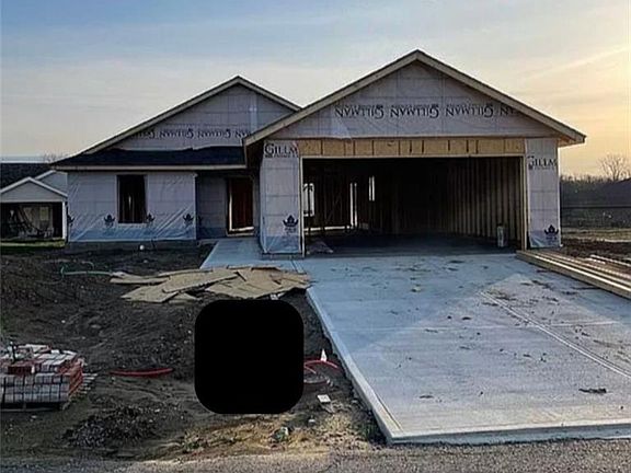3rd image of 104 Pebble Creek Dr
