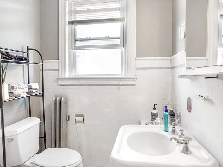 48 Pembroke Ave #2 — Photo 3
