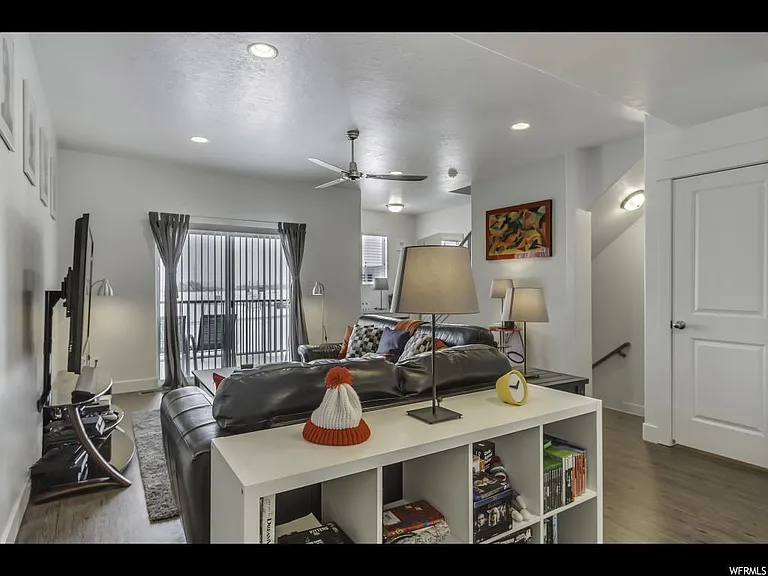 569 W Lewski Ln — Photo 19