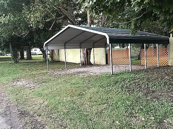 2nd image of 708 E Railroad Ave