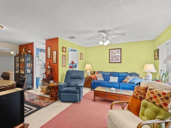 5th image of 240 Cypress Way W
