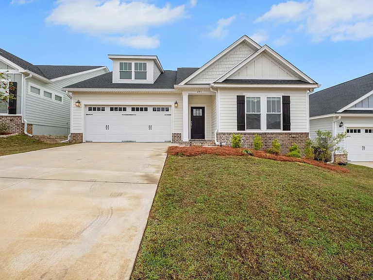 251 Bienville Pl — Photo 1