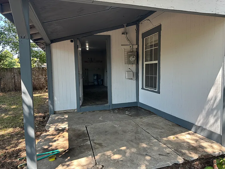404 E Oak St — Photo 39