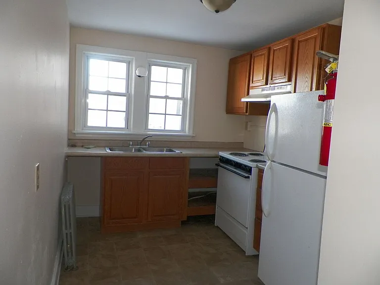 115 S Fairview St — Photo 4