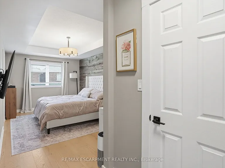 111 Greenstem Cres — Photo 19