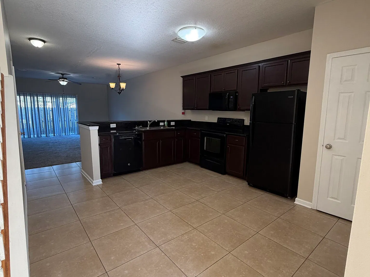 2 bed, 2.5 bath, $1,500 — Photo 4