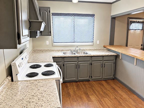 3rd image of 421 E 9th St