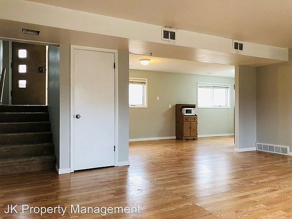 4th image of 509 22nd Ave NE