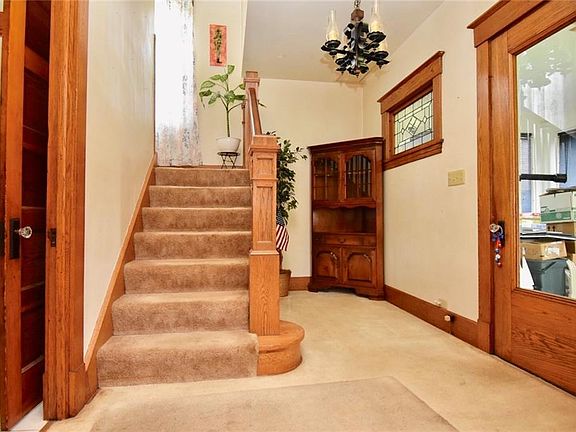 3rd image of 464 Rhoda Ave