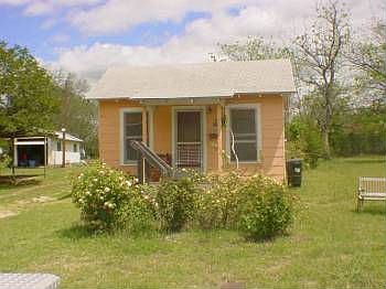 2nd image of 409 La Clede St