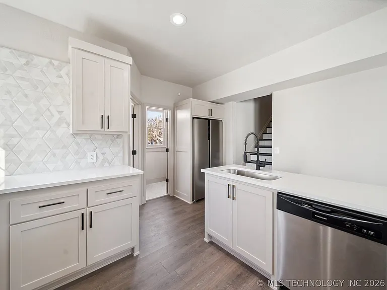 221 W Detroit St — Photo 22