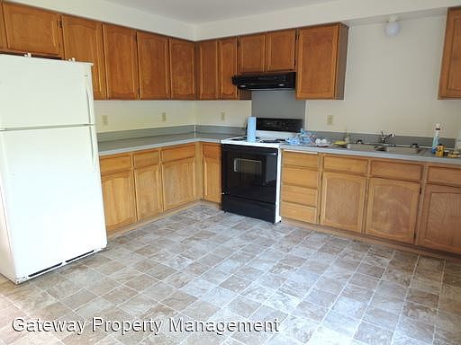 2nd image of 931 E Lakeshore Dr W