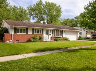 229 Redwood Ave, Elk Grove Village, IL 60007