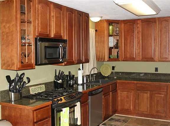 3rd image of 726 Central Dr