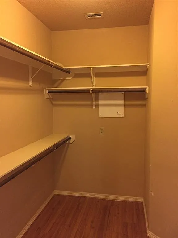 3 bed, 1483 sqft, $1,900 — Photo 2