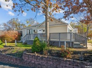 127 Riverside Ave, Mastic Beach, NY 11951