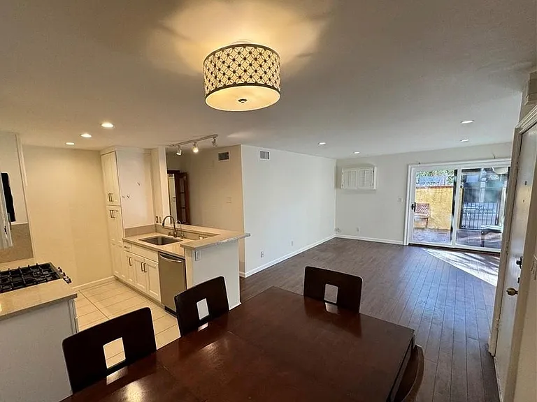 365 Burchett St #110 — Photo 2