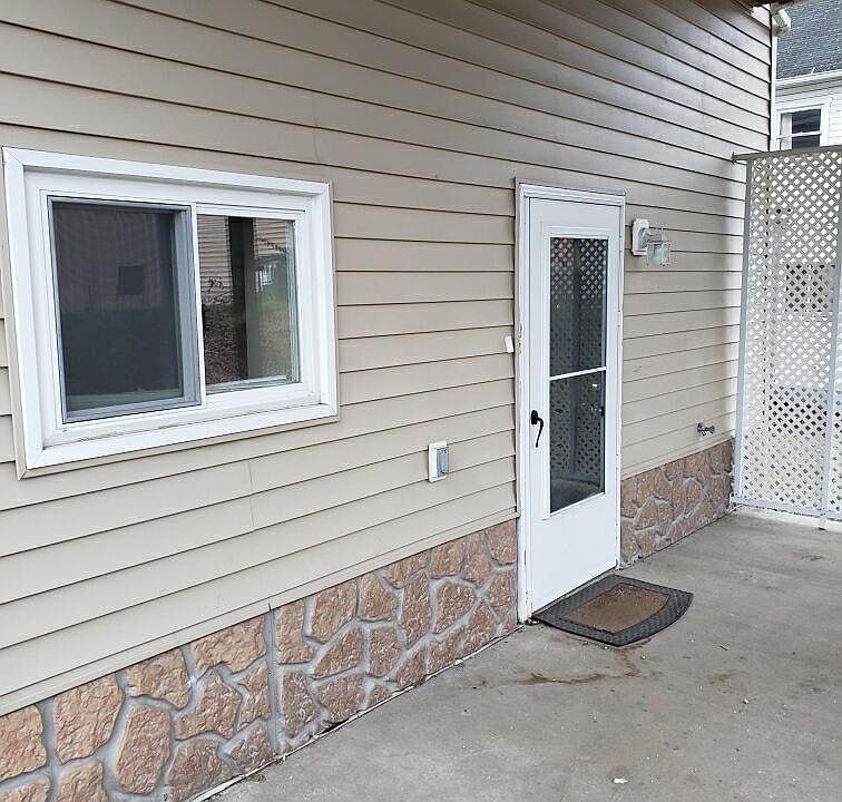 2nd image of 405 Simpson Ave #101