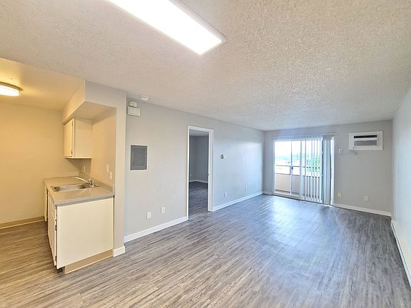 4th image of 1204 W 6th Ave APT 308