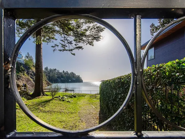 6760 Batchelor Bay Pl, West Vancouver, BC V7W 3B7