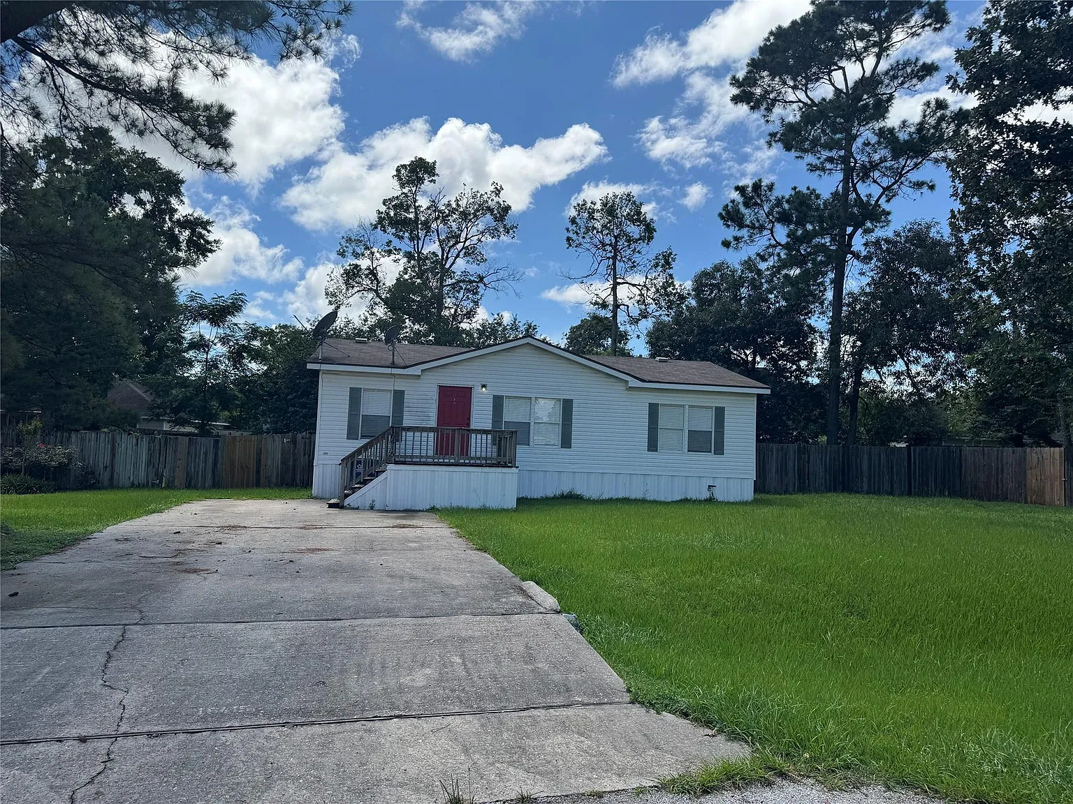3 bed, 2.0 bath, 1120 sqft, $1,195 — Photo 2