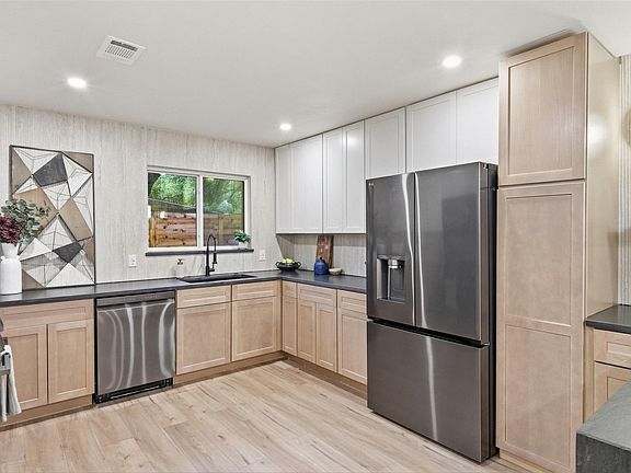4th image of 400 Chippendale Ave