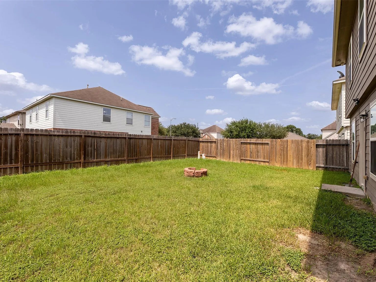 4 bed, 3.0 bath, 2224 sqft, $2,500 — Photo 4