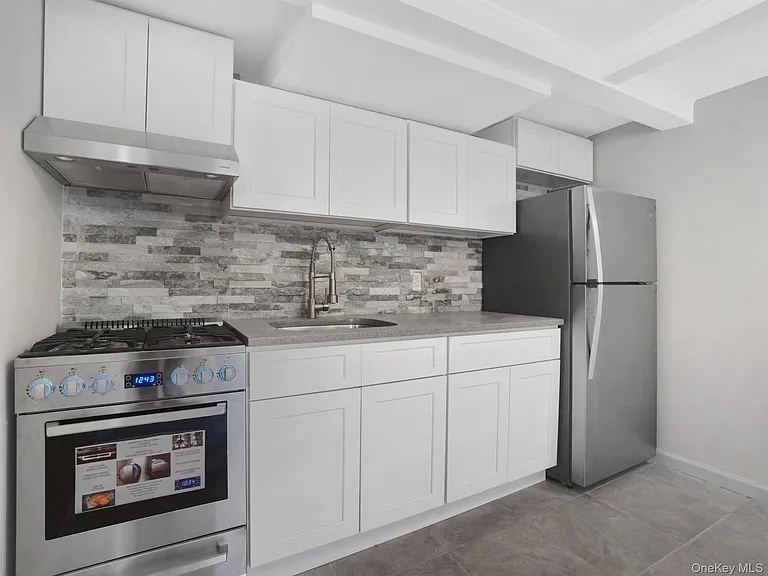 169 E Santa Barbara Rd — Photo 4