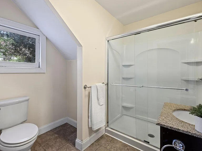 211 Union Ave #2 — Photo 6