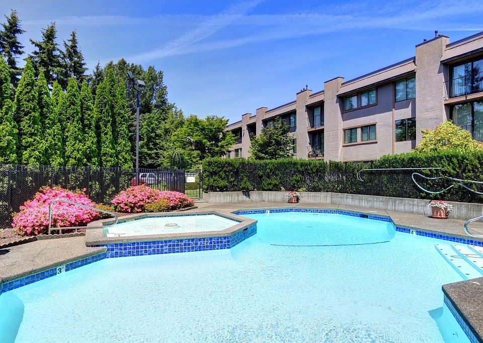 1st image of 11300 1st Ave NE APT 317