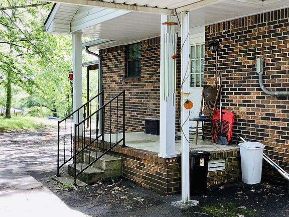 2nd image of 129 Oak St