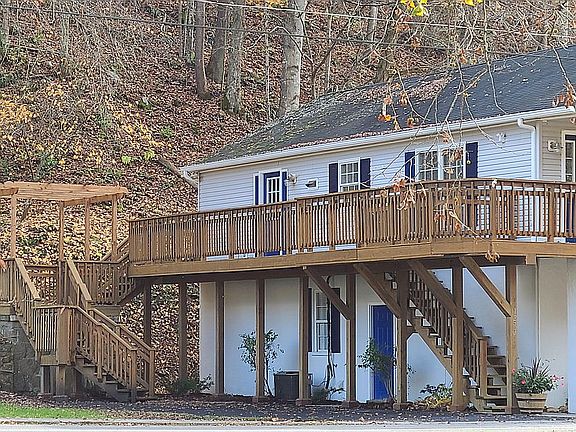 2nd image of 1272 Fairview St